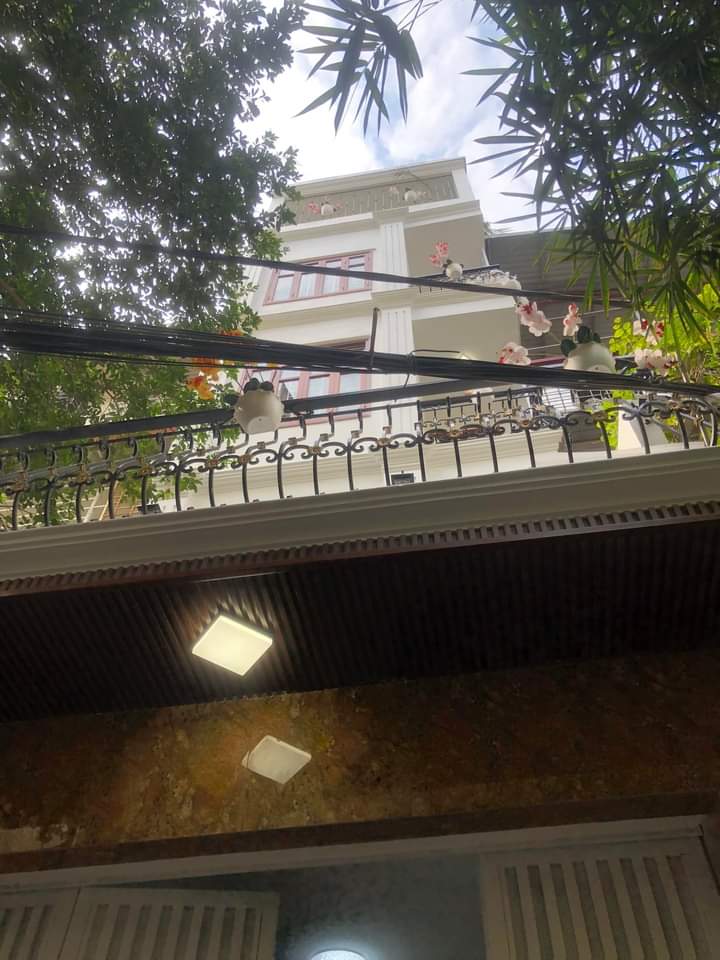 Bán nhà đường Cầu Giấy.DT 58m2*5 tầng giá 8.86 tỷ , ngõ ô tô.