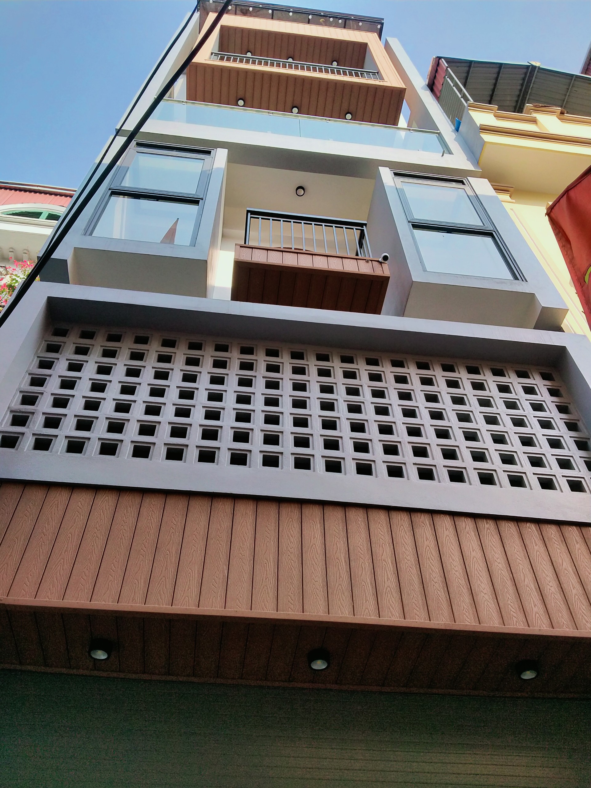 BÁN NHÀ NGUYỄN VĂN CỪ -6 TẦNG THANG MÁY- FULL NỘI THẤT -GARAÔ TÔ 88M2,GIÁ 13.8 tỷ .