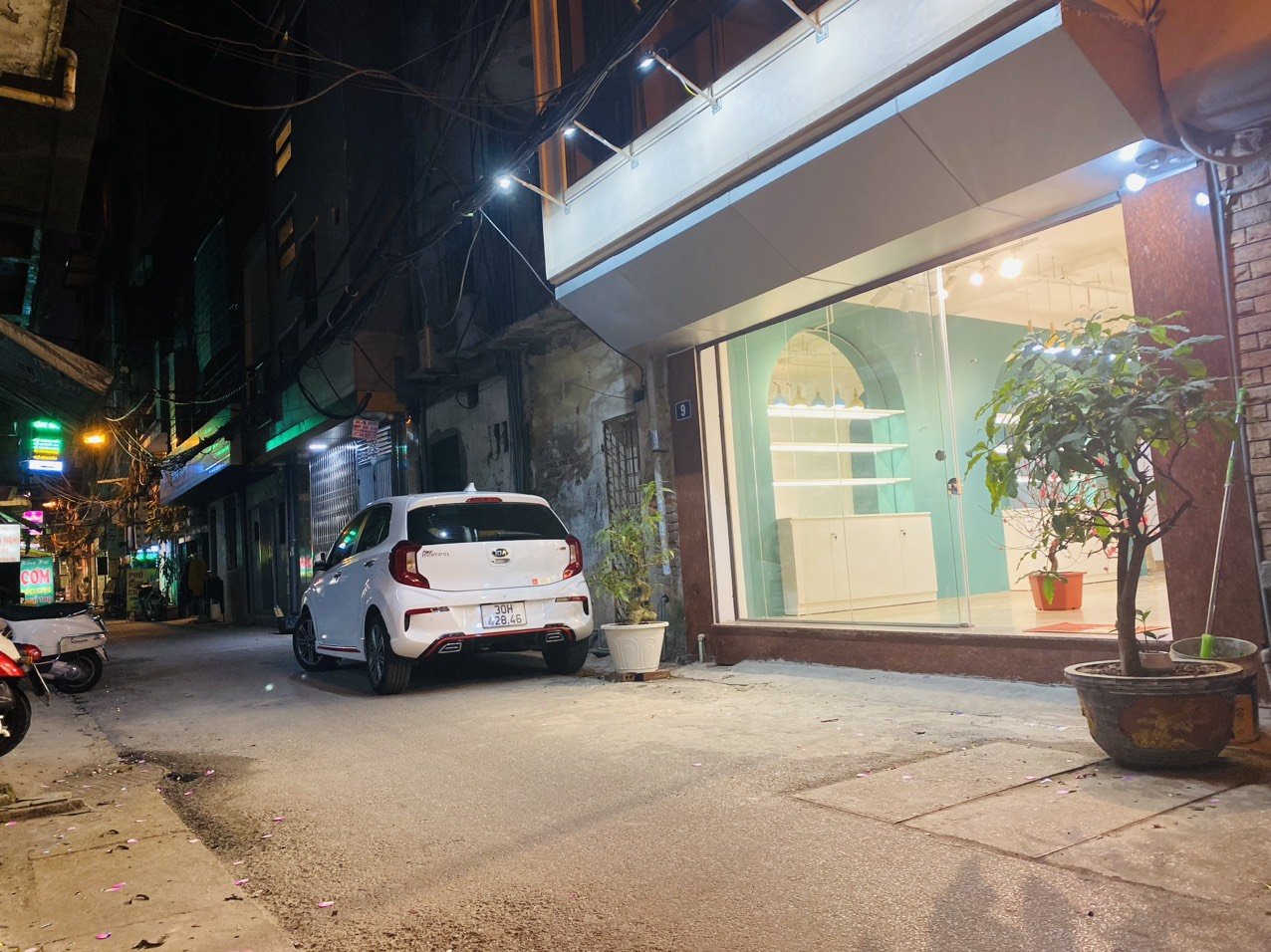 Bán nhà ngõ 75 Giải Phóng-Lê Thanh Nghị, 38m2 x 6T đẹp, KD tấp nập, ô tô vào. Giá 8,6 tỷ