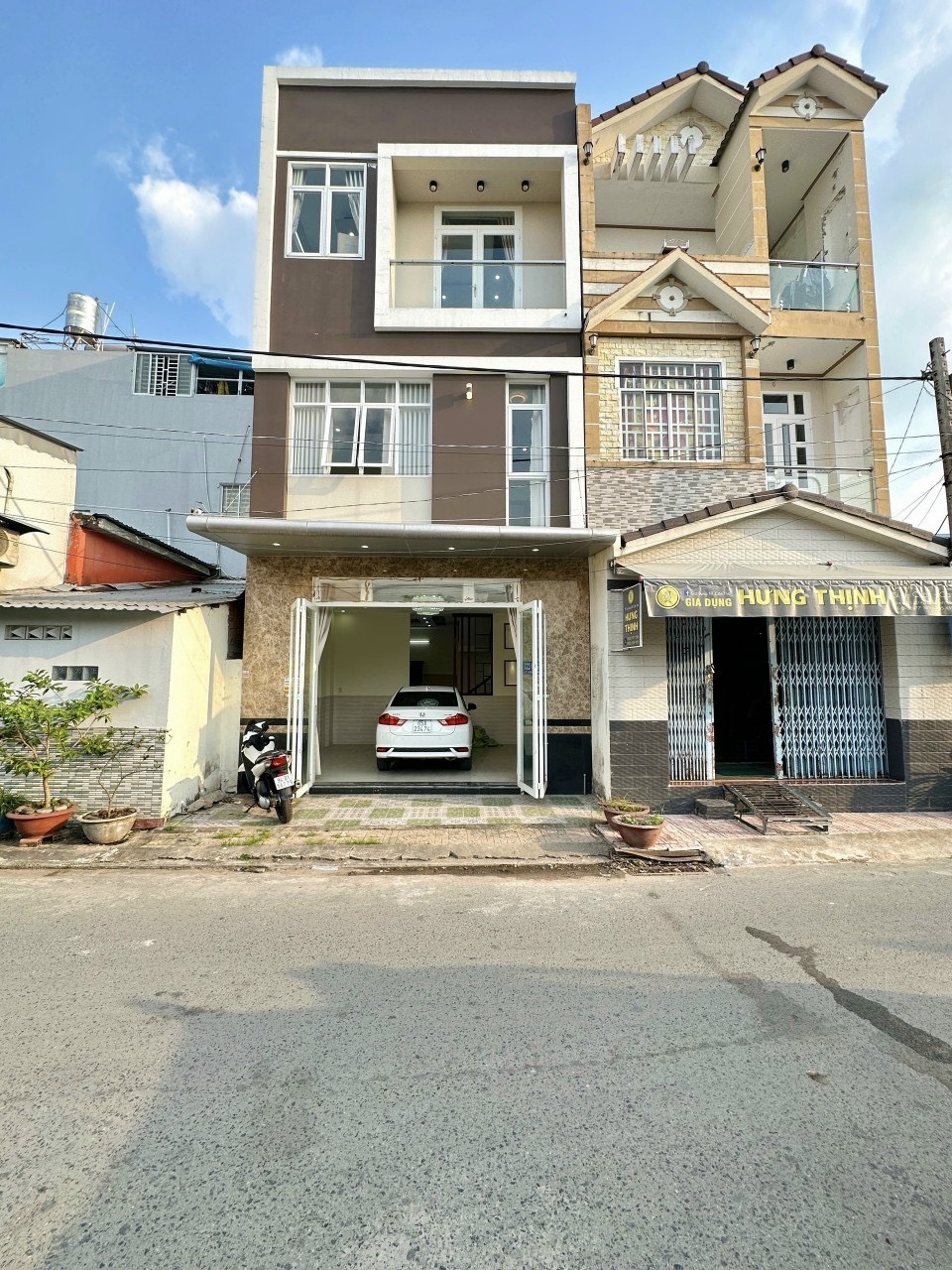 Bán nhà 2 lầu lộ ô tô hẻm 42 đường Phạm Ngũ Lão , phường An Hoà . Sổ hồng . Giá rẽ