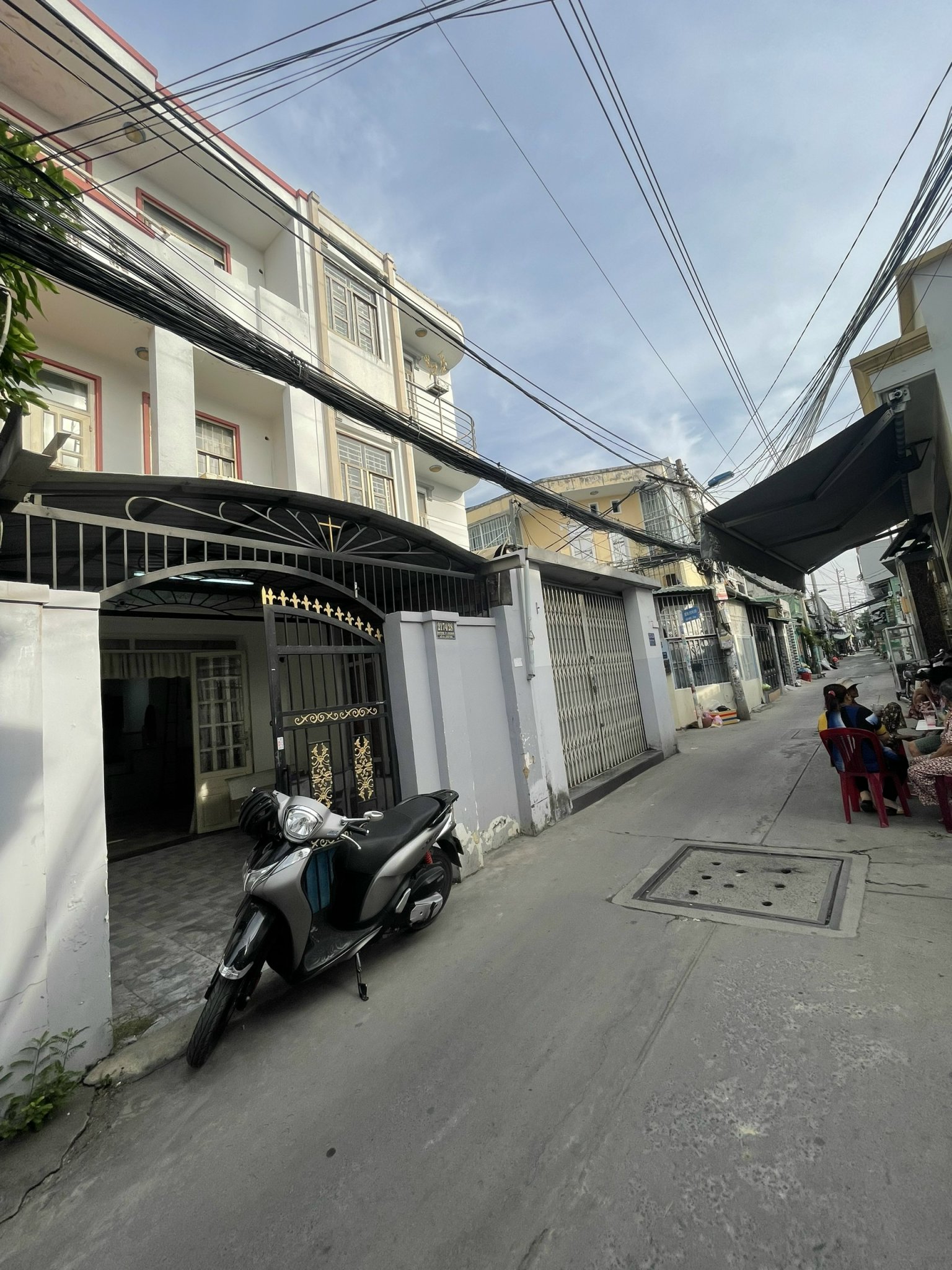 BÁN GẤP NHÀ MẶT TIỀN HẺM ĐƯỜNG HUỲNH TẤN PHÁT NHÀ BÈ - NHÀ 3 TẦNG HOÀN CÔNG ĐỦ - GIÁ RẺ NHẤT KHU VỰC -CHỈ 4,45 TỶ