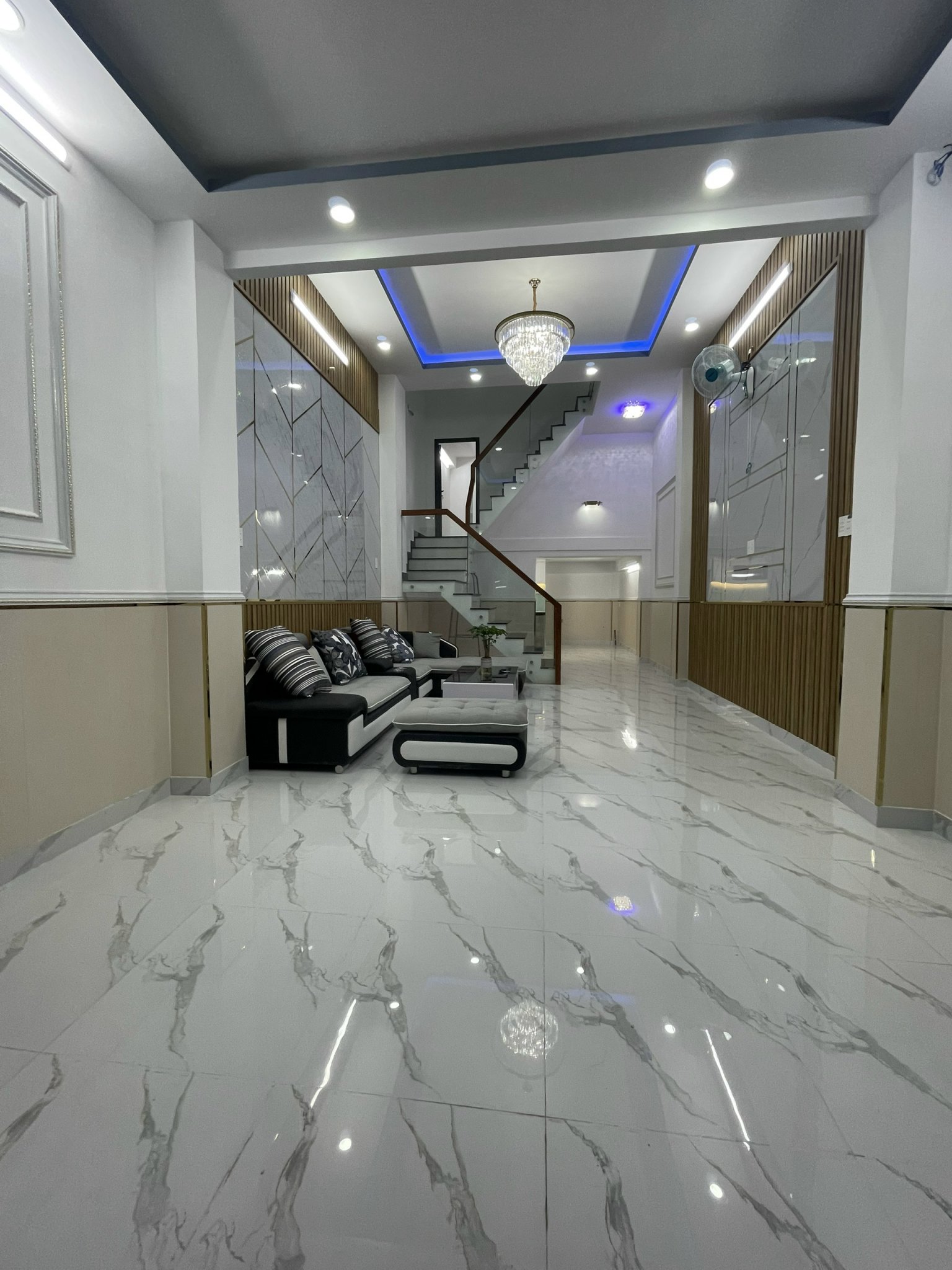 BÁN GẤP NHÀ SỔ RIÊNG QUẬN 7 - KHU VỰC ĐÔNG DÂN CƯ MUA BÁN SẦM UẤT - CÓ THỂ KINH DOANH NHỎ TẠI NHÀ - GIÁ CHỈ 5,65 TỶ