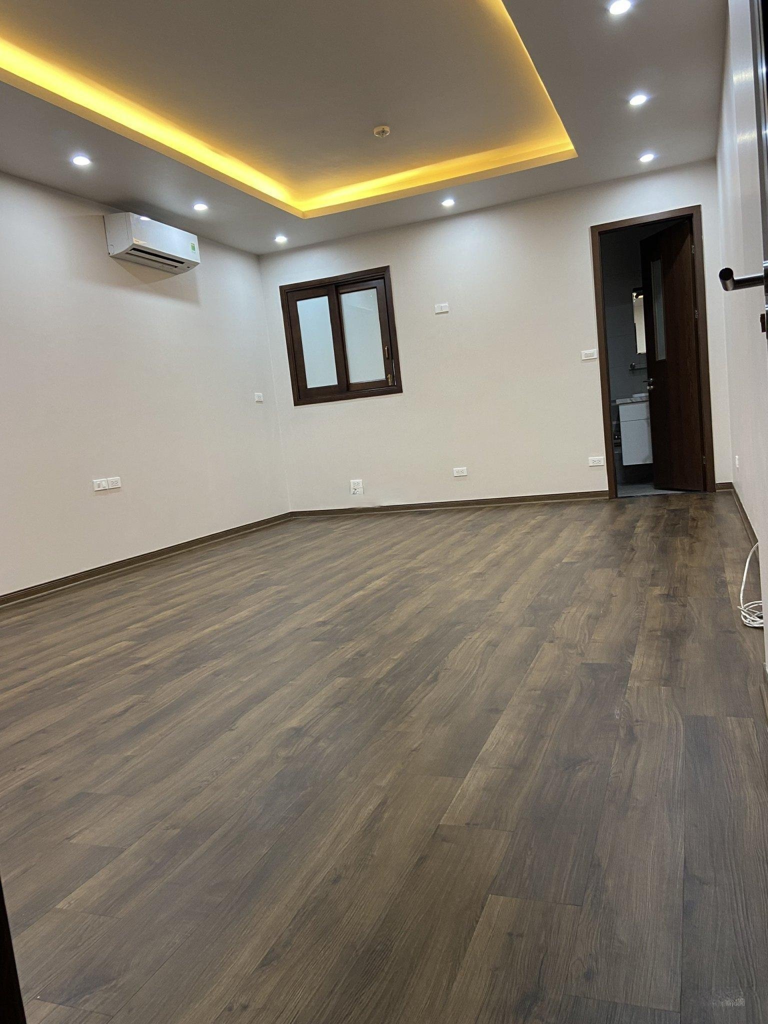 Cho thuê nhà MP Bạch Mai 88m2 x 3 tầng, mặt tiền 4m , tầng 1 thông sàn giá 70 triệu