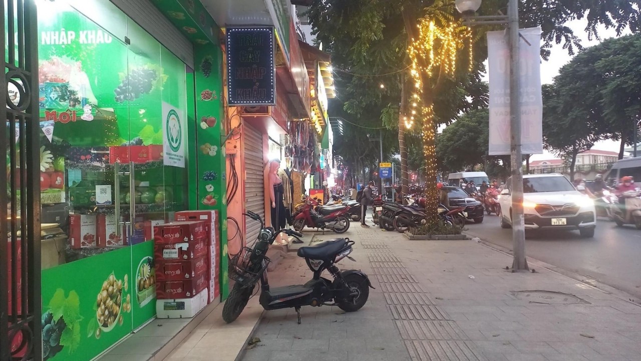 CẦN BÁN GẤP CĂN NHÀ 5 TẦNG LÊ TRỌNG TẤN THANH XUÂN HÀ NỘI NGÕ THÔNG. Đường OTO 7 CHỖ VÀO NHÀ - KINH DOANH