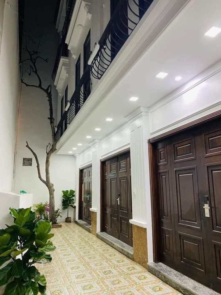 Chính chủ cẩn bán nhà phố Nguyễn Khang DT 52m2, 6 Tầng, MT4,6m Giá 8,9 tỷ