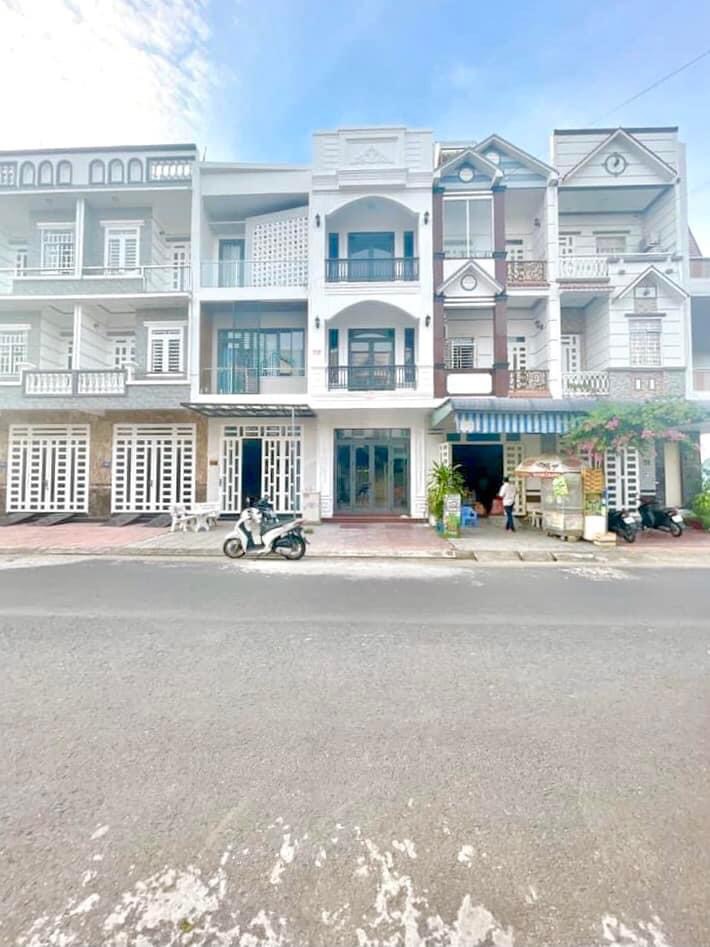 Bán nhà 2 lầu mặt tiền đường Trần Minh Sơn , KDC Thới Nhựt . Sổ hồng