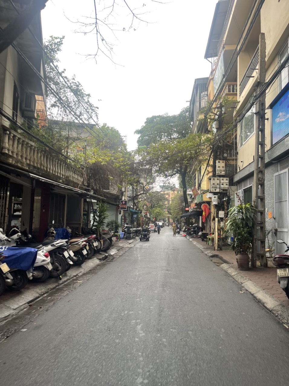 BÁN NHÀ MẶT PHỐ QUẬN HAI BÀ TRƯNG KINH DOANH SẦM UẤT - VỈA HÈ 38M2 NHỈNH 4 TỶ.