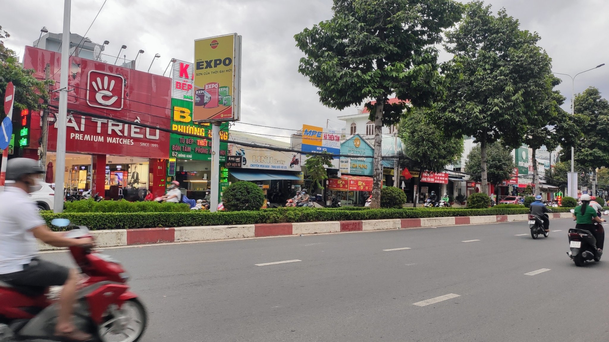 CHO THUÊ căn góc 2 mặt tiền ngay ngã tư đường Đồng Khởi biên hòa đồng nai