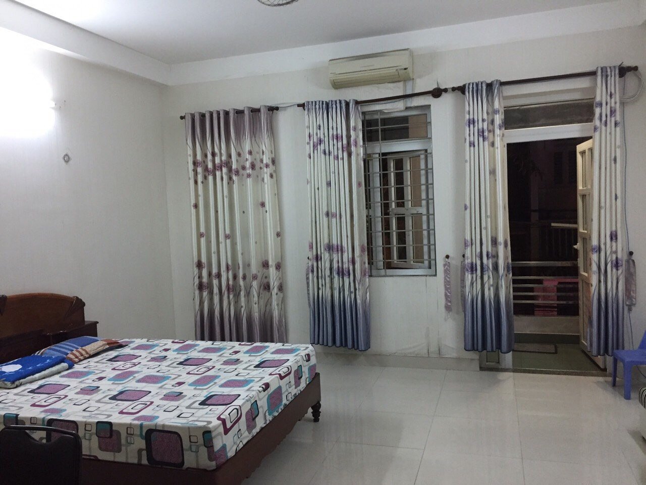 Cho thuê nhà NC KDC Trung Sơn xã Bình Hưng Bình Chánh,gần Cầu Himlam Giáp Q7Q8.DT:5x20,trệt 3 lầu 6pn.Hướng NAm.Giá;23tr/th.LH:0937577198