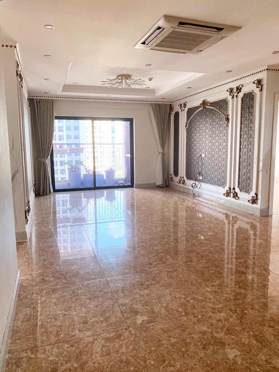 Bán 3pn 139m GOLDMARK 136 Hồ tùng Mậu giá 4ty4