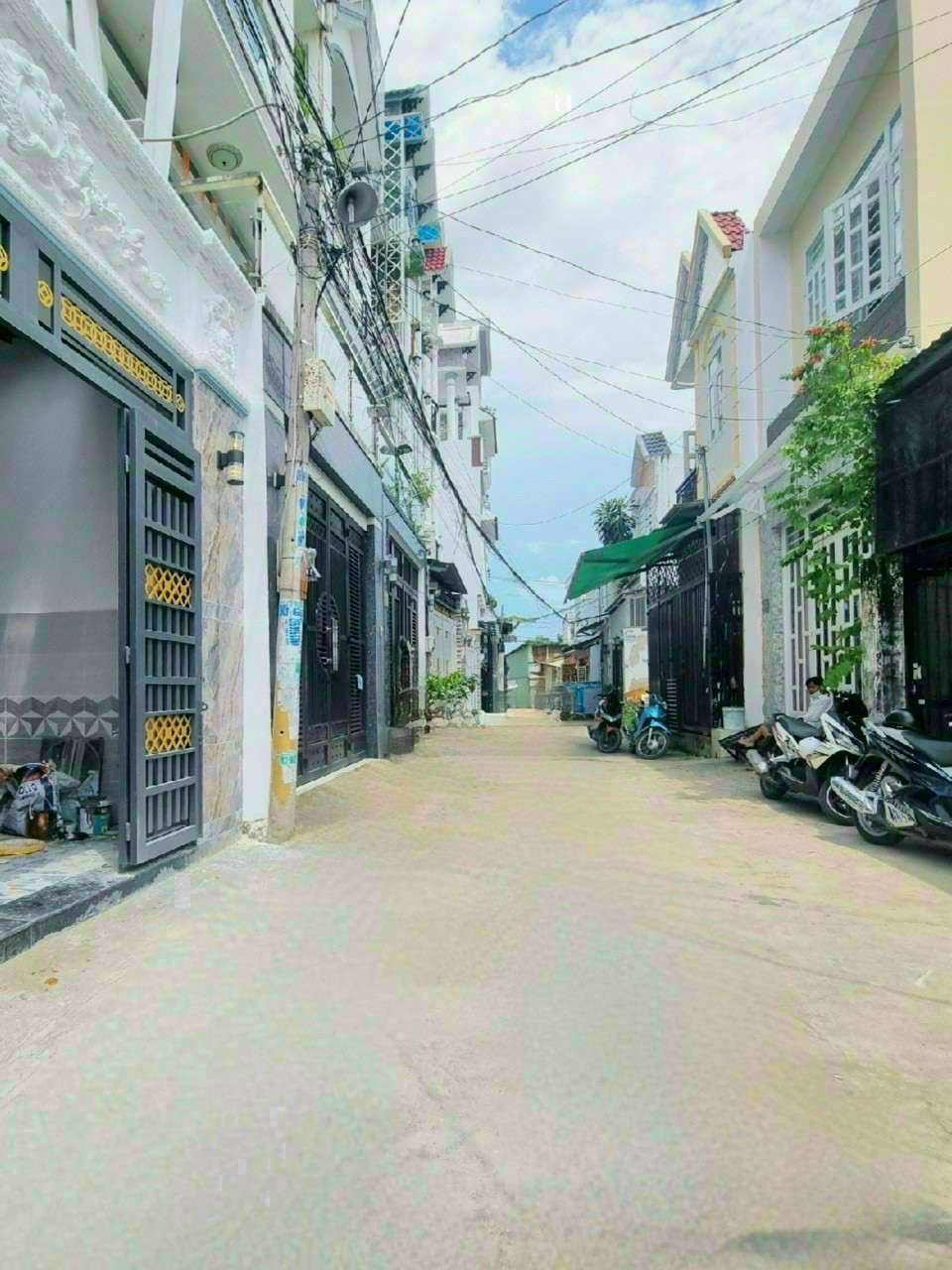 BÁN NHÀ HXH THỊ TRẤN NHÀ BÈ - 4 TẦNG FULL NỘI THẤT - KHU DÂN CƯ AN NINH CAO TẦNG ĐỒNG BỘ - GIA CHỈ 5.2 TỶ