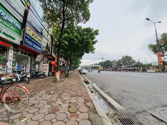 Bán nhà mặt phố Ngọc Hồi 68m2 mặt tiền 4.2m, tặng nhà cấp 4, giá rẻ 6.9 tỷ.