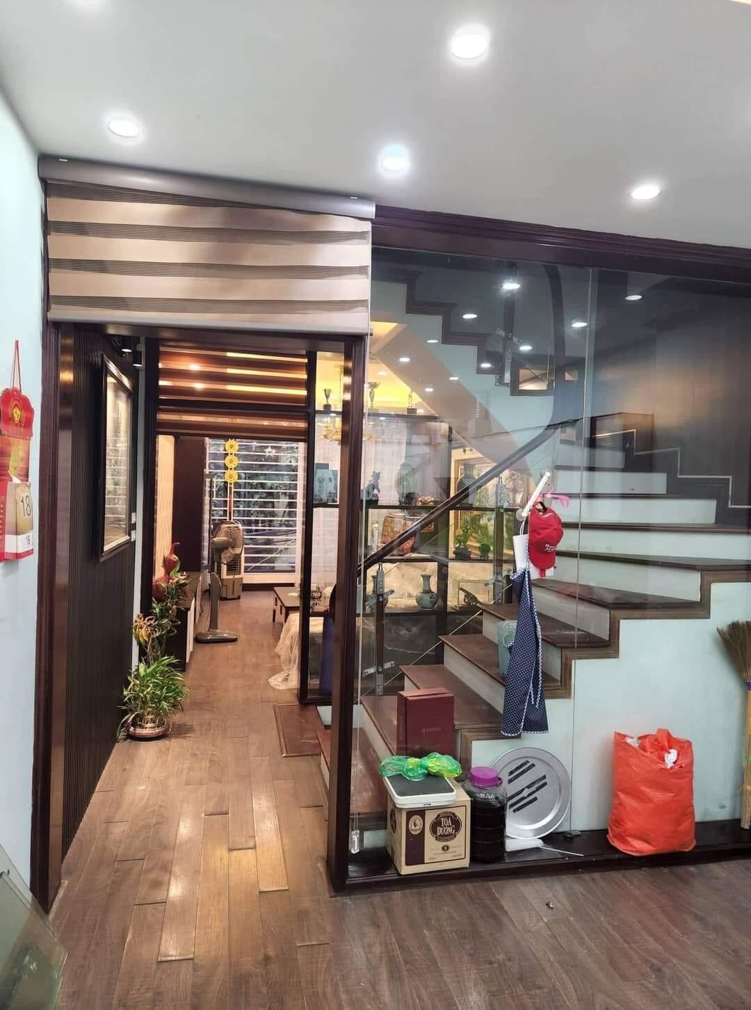 Bán Nhà đẹp phân lô Trung Kính - Yên Hoà 62m2, 6 tầng, oto đỗ trong nhà, giá nhỉnh 14 tỷ