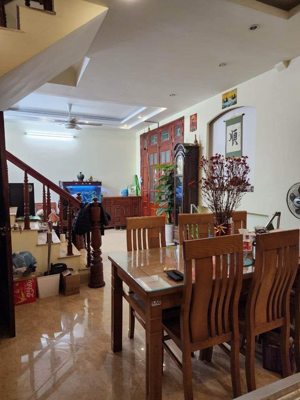 Chính chủ cần bán nhà Yên Hòa Cầu Giấy DT 47m2 , 60m T1 , 4 tầng, 8.9m MT Giá 6,8 tỷ