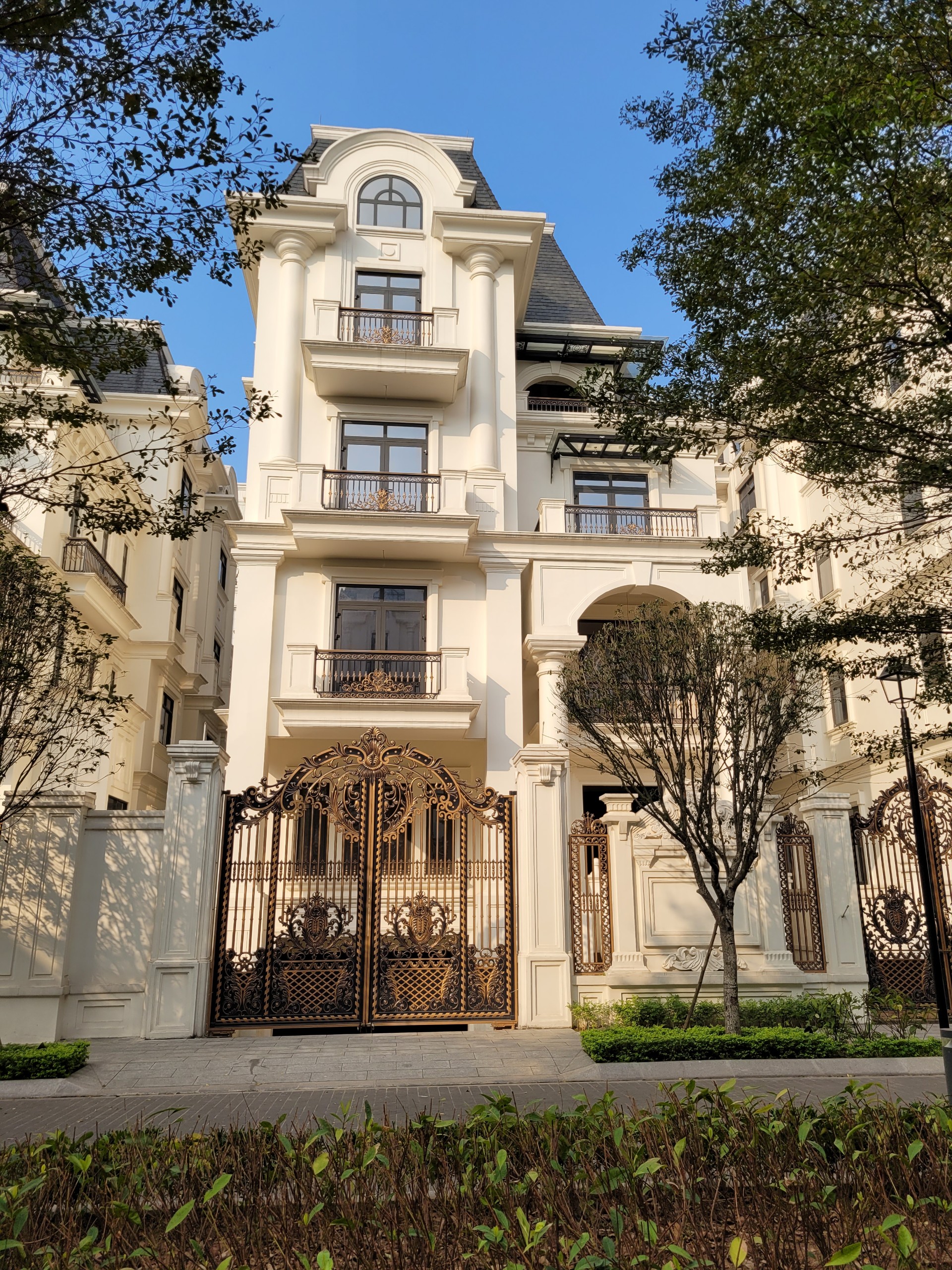 Biệt thự giới nhà giàu, vị trí đắc địa giao thoa Cầu Giấy, Nam Từ Liêm