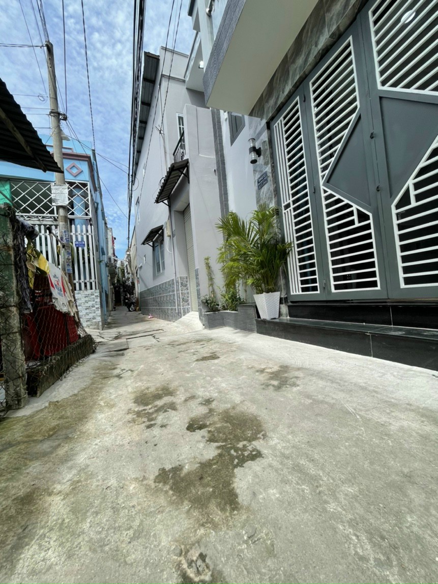 BÁN GẤP NHÀ SỔ HỒNG RIÊNG HOÀN CÔNG ĐẦY ĐỦ - CÁCH MẶT TIỀN ĐƯỜNG HUỲNH TẤN PHÁT CHỈ 30M - FULL NỘI THẤT - GIÁ CHỈ 2.7