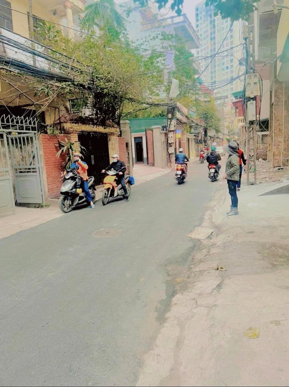 Gia Đình cẩm bán nhà Quan Nhân DT 75m2 - 3Tầng - MT6m - Giá 13,5 tỷ