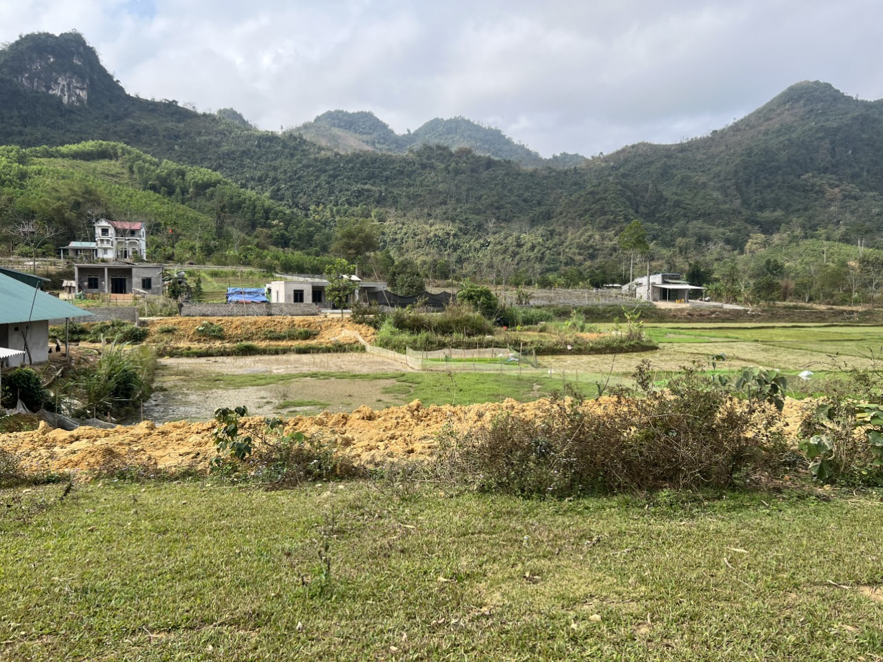 BÁN LÔ NGHỈ DƯỠNG GẦN SUỐI KHOÁNG KIM BÔI GIÁ 1.XTY