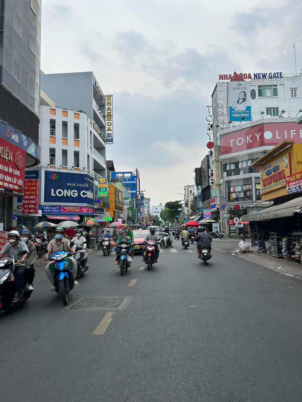 Bán nhà 3 tầng đường tân hương, hẻm xe hơi, 86m2 chỉ 10.8 tỷ