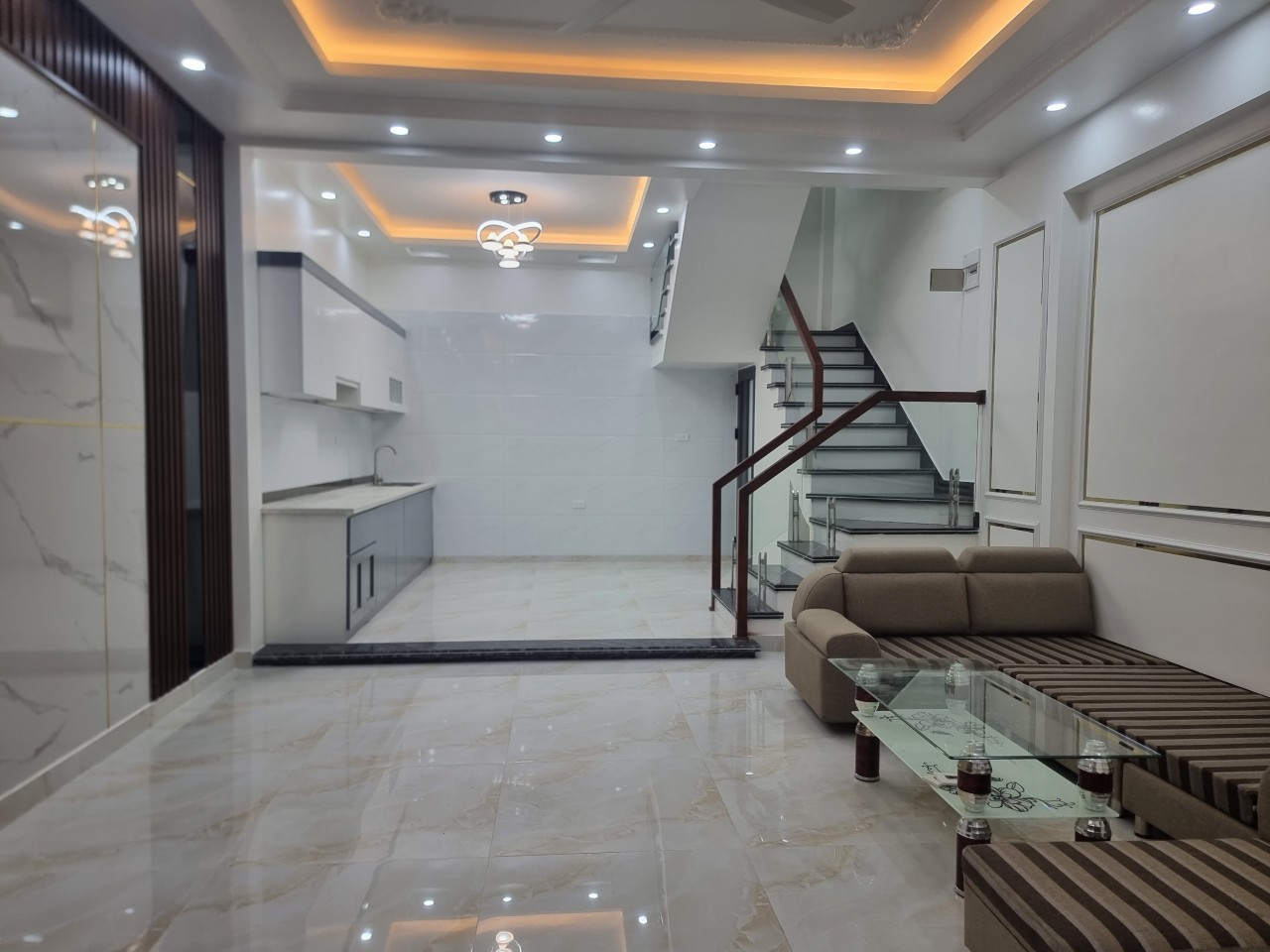 Bán nhà xây mới ngõ 580 Ngô Gia Tự 45m x 4 tầng ngõ nông GIÁ 2.8 tỷ