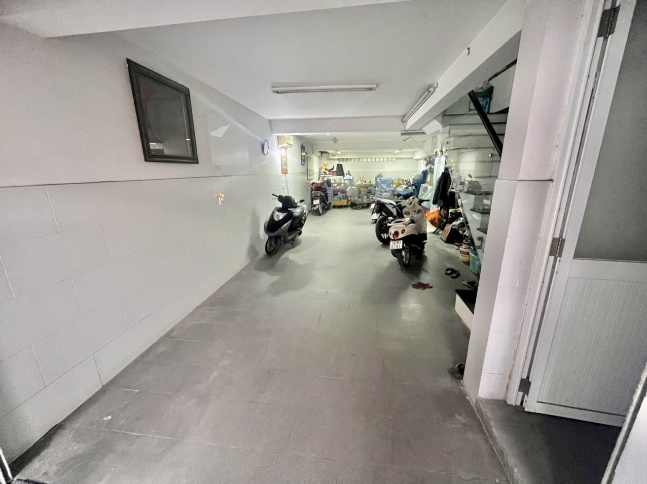 Cho thuê nhà KDC HimLam p Tân Hưng Q7.DT:5x20,hầm trệt 4 lầu 7p,full nội thất.Giá:50tr/th.