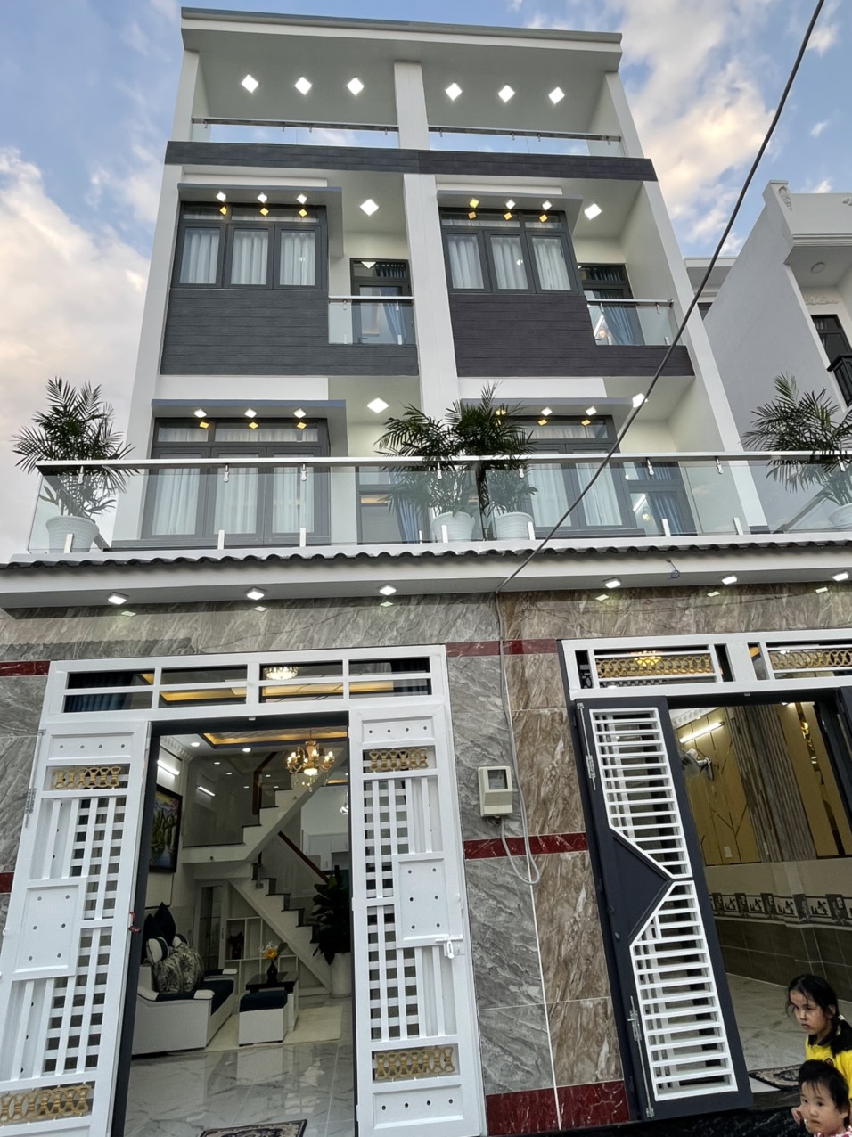 Nhà Mới Hoàn thiện mặt tiền hẻm 2581 Huỳnh Tấn Phát, Nhà Bè