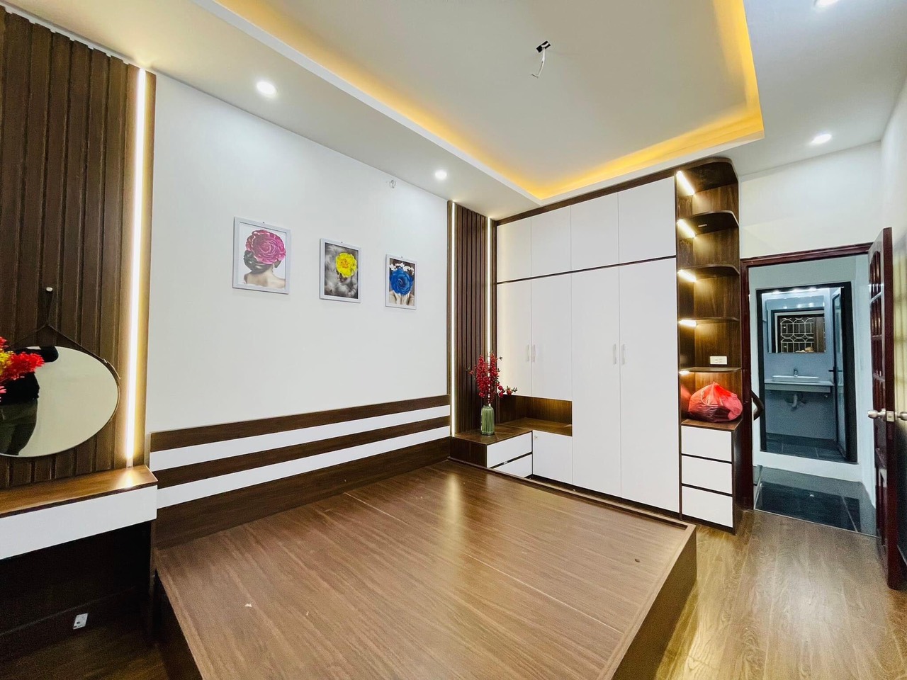 Nguyễn Khánh Toàn bán nhà 5 tầng, 38m, 4m mt, siêu đẹp cách ô tô 50m, gần phố, xem là chốt, khu vực không có căn thứ 2