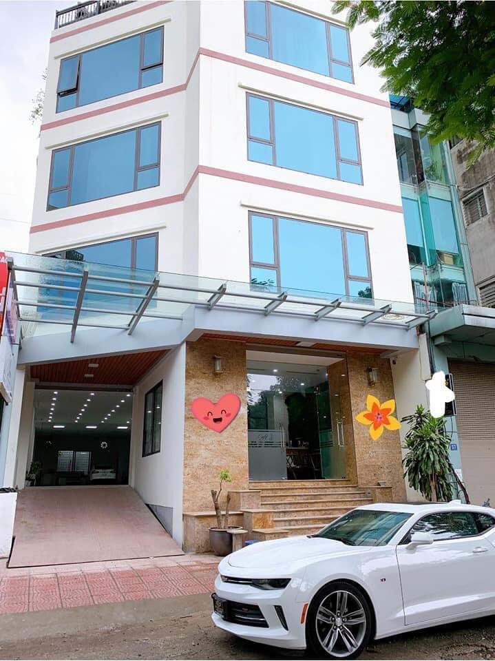 Cho thuê nhà Lô góc phố Cầu Giấy, 72m2 x 6 tầng, Mặt tiền 12m.