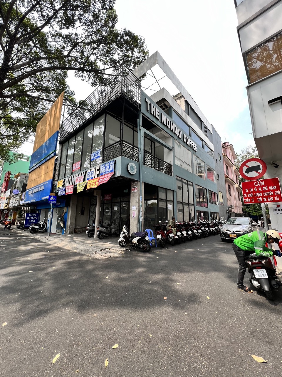 Cho thuê Góc 2MT đường 3/2 P12, Quận 10 - Diện tích 9x20m