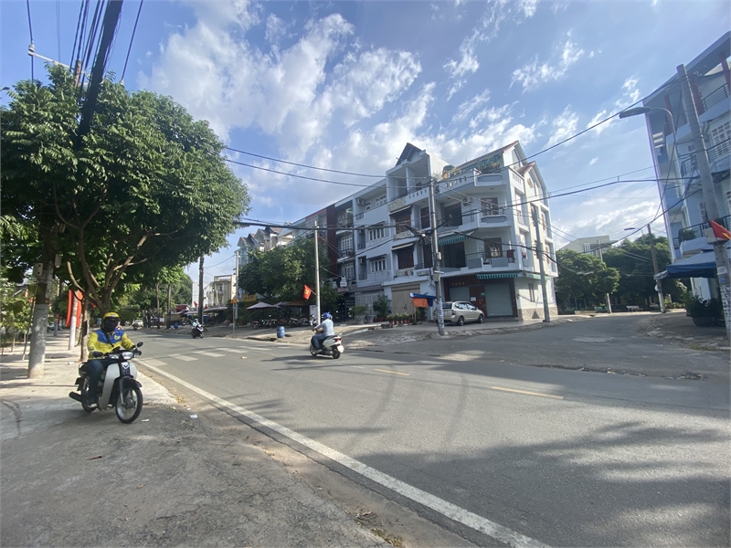 Nhà bán phường Linh Trung Thủ Đức, HXH nhà 3 tầng rộng rãi, giá nhỉnh 5 tỷ