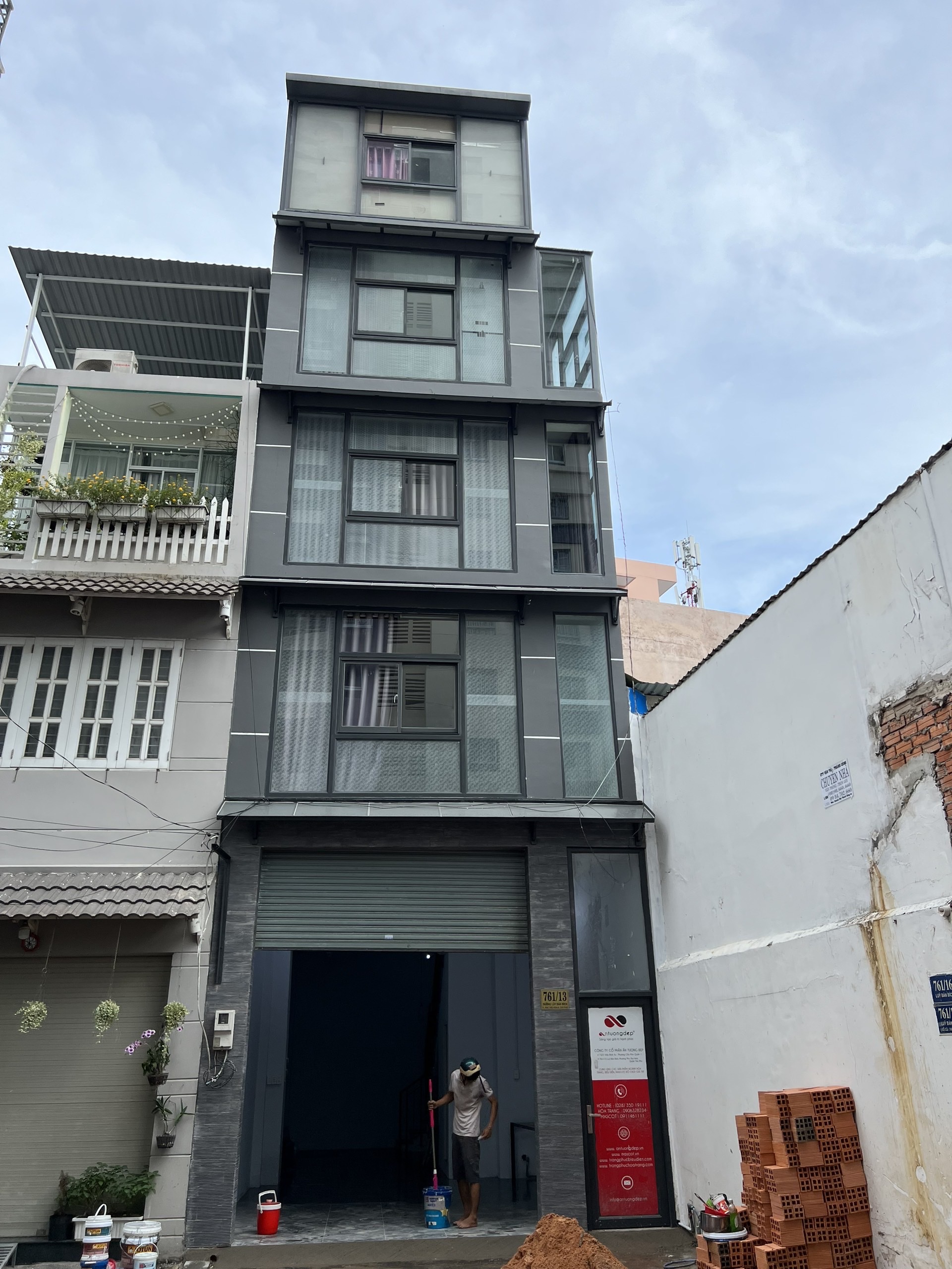 Cho thuê nhà 5 tầng, 3 mặt thoáng - khu an ninh lịch sự - hẻm cụt đối diện UBND Quận Tân Phú.