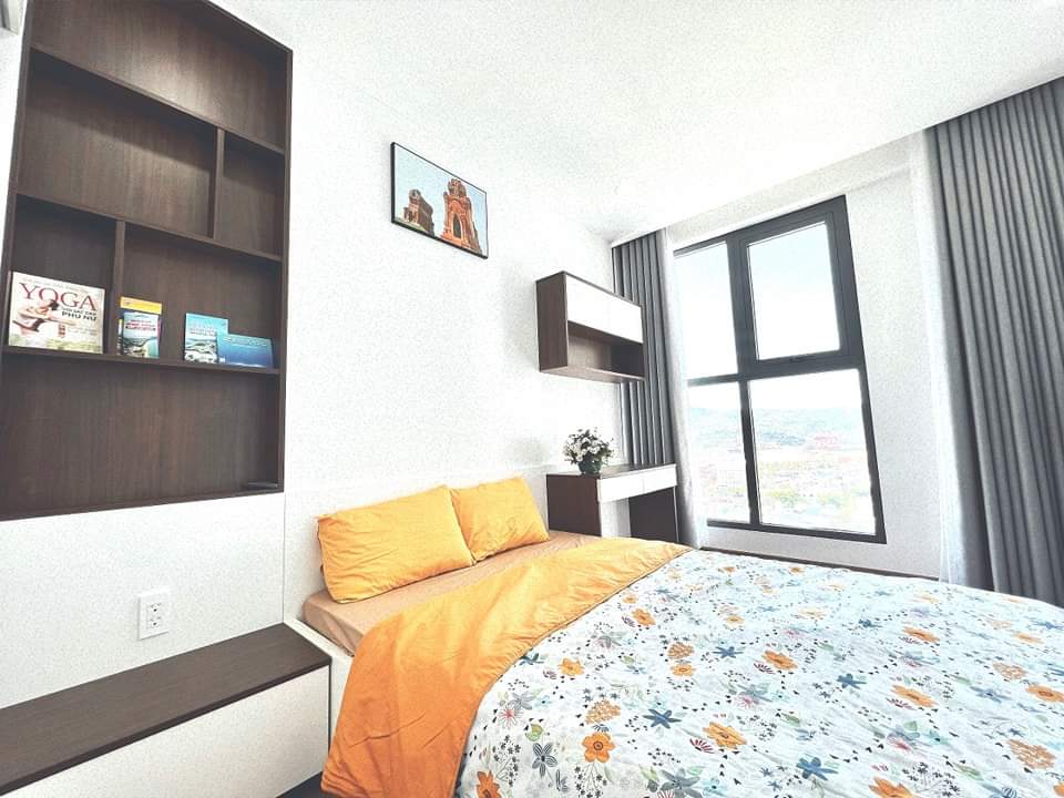 Nhà đẹp 5 tầng Bồ Đề, tặng full nội thất , 38m2 nhỉnh 4 tỷ.