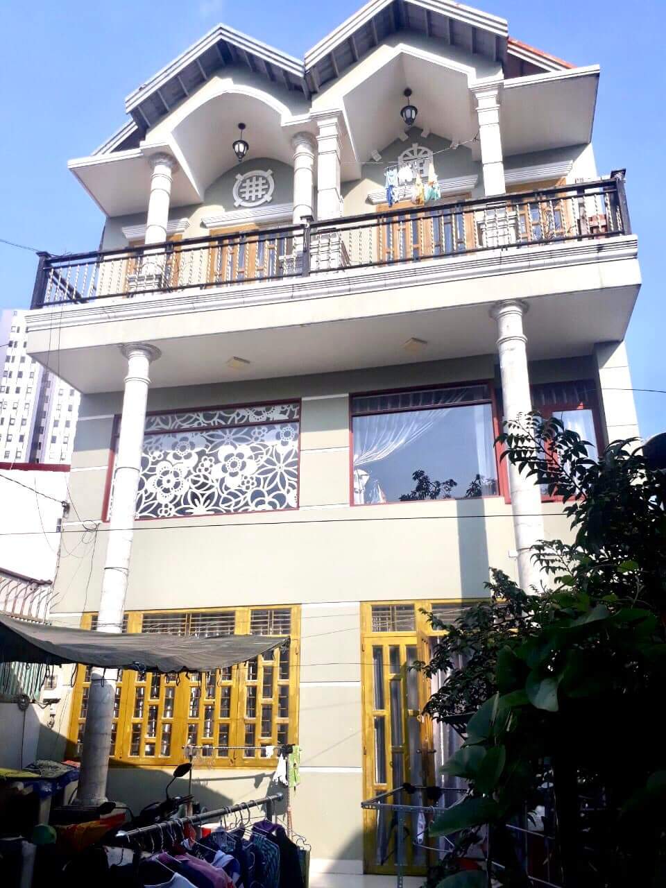 BOM TẤN QUẬN 7 - 123,45 M2-BIỆT THỰ MINI 3 TẦNG-SÂN RỘNG 65M2-NGANG 7.8M CHỈ 6.9 TỶ - HẺM BA GÁC THÔNG LUNG TUNG