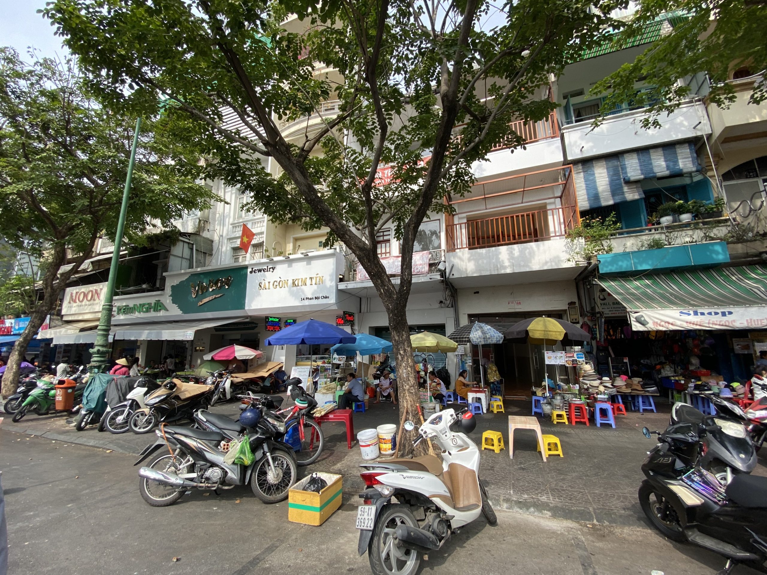 Cho thuê MBKD đường Phan Bội Châu, cạnh chợ Bến Thành, giáp tuyến metro DT 4x22m vỉa hè rộng 6m.