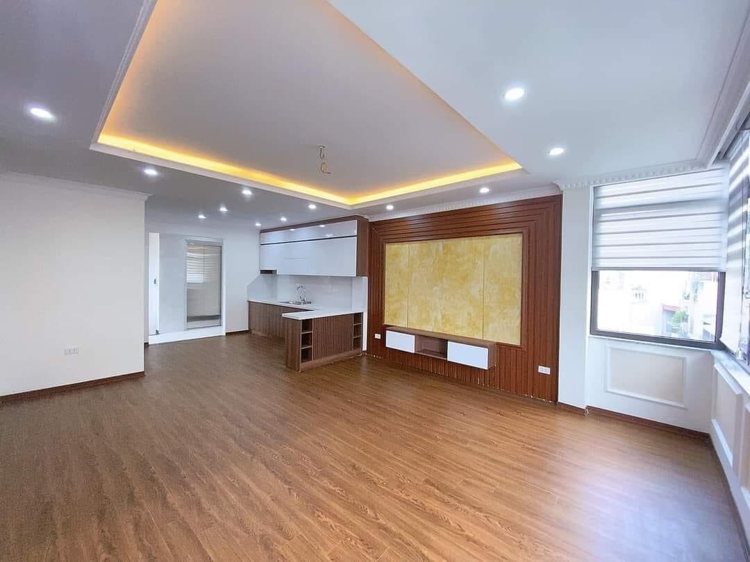 Bán nhà phân lô cách 60m mặt phố Cầu Giấy 60m Cầu Giấy, 8m ra ô tô, 5 tầng nhà mới toanh. Gía 5.2 tỷ