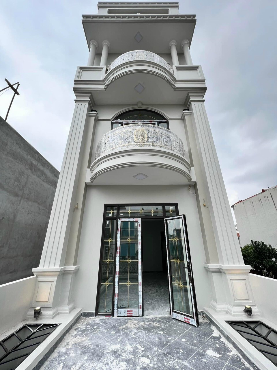 Căn nhà Vip 5 tầng, 105m2, có thang máy mặt phố khu vực Đằng Lâm giá 10.9 tỷ