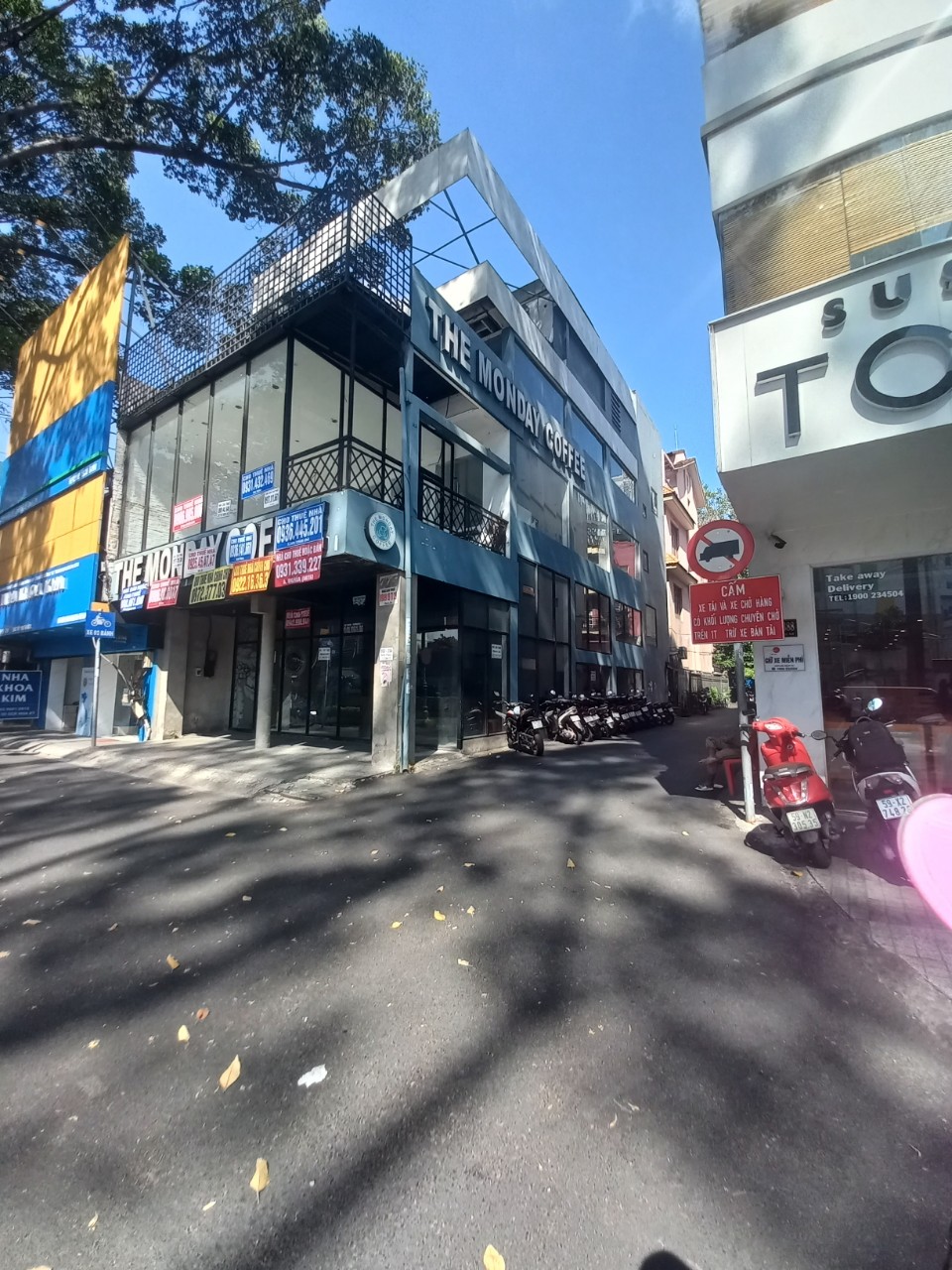 Cho Thuê Nhà Mặt Tiền 3 Tháng 2, P.12, Q.10 DT:8x22, 1 trệt 5 lầu. Giá:160 tr/th.