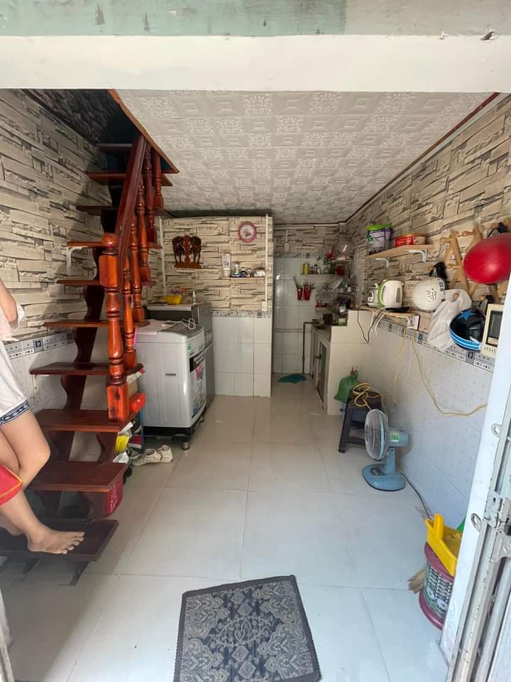 nhà 4 tầng hẻm 5m gần lý phục man q7. 1.26 tỷ. sổ chính chủ