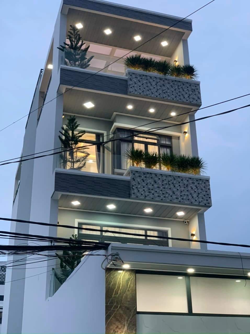 BÁN NHÀ CÓ THANG MÁY 4 ĐIỂM DỪNG - CÁCH MẶT TIỀN HUỲNH TẤN PHÁT 50M 1 TRỤC THẲNG - FULL NỘI THẤT CAO CẤP - DT : LÝ TƯỞNG