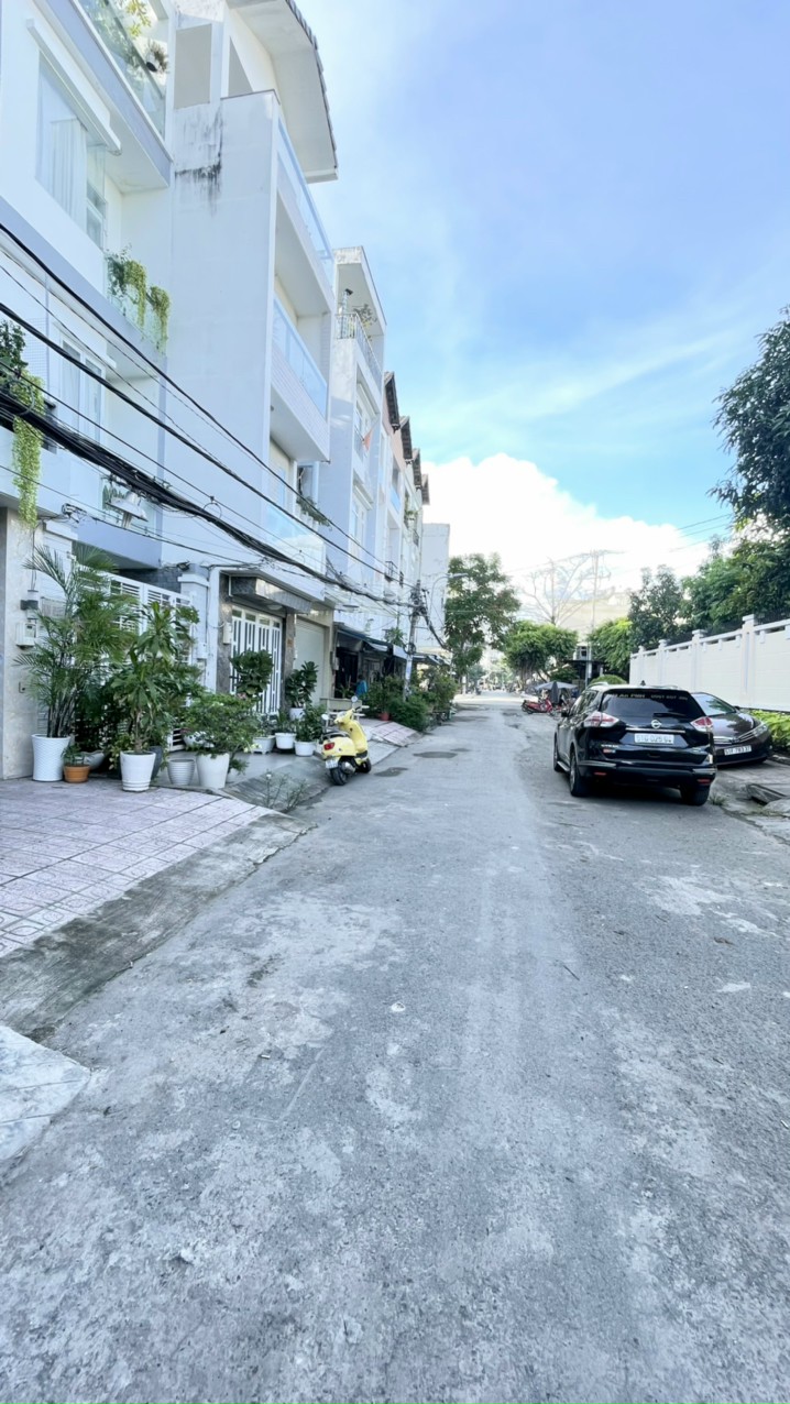 NHÀ BÁN KHU VỰC VIP NHẤT THỊ TRẤN NHÀ BÈ - ĐƯỜNG TRƯỚC NHÀ 12M - XE HƠI NGỦ TRONG NHÀ - GIÁ RẺ NHẤT KHU VỰC - CHỈ 6,7 TỶ