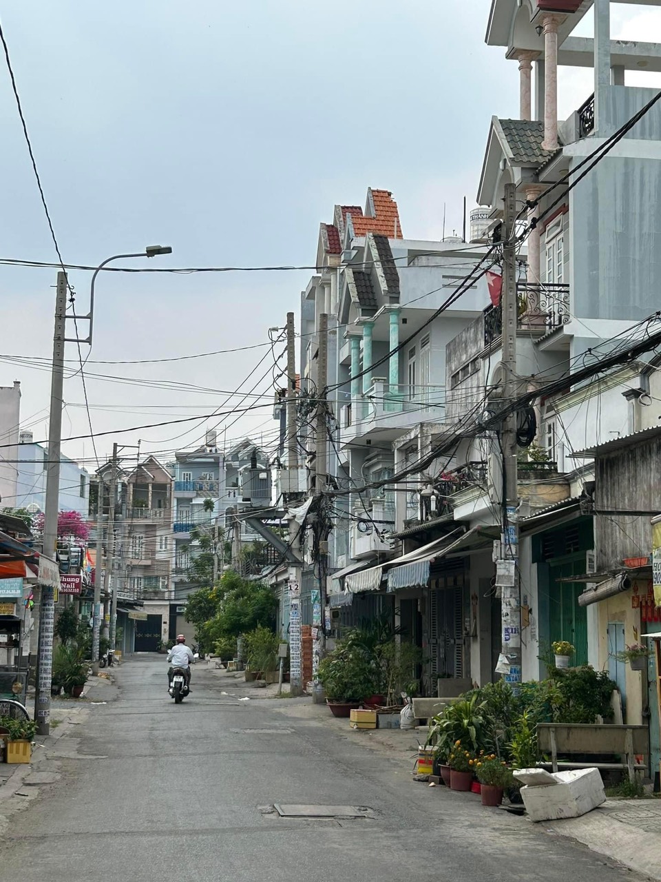 Bán nhà 3 tầng đường bình trị đông, hẻm xe tải, 80m2 chỉ 5.6 tỷ, giáp quận 6