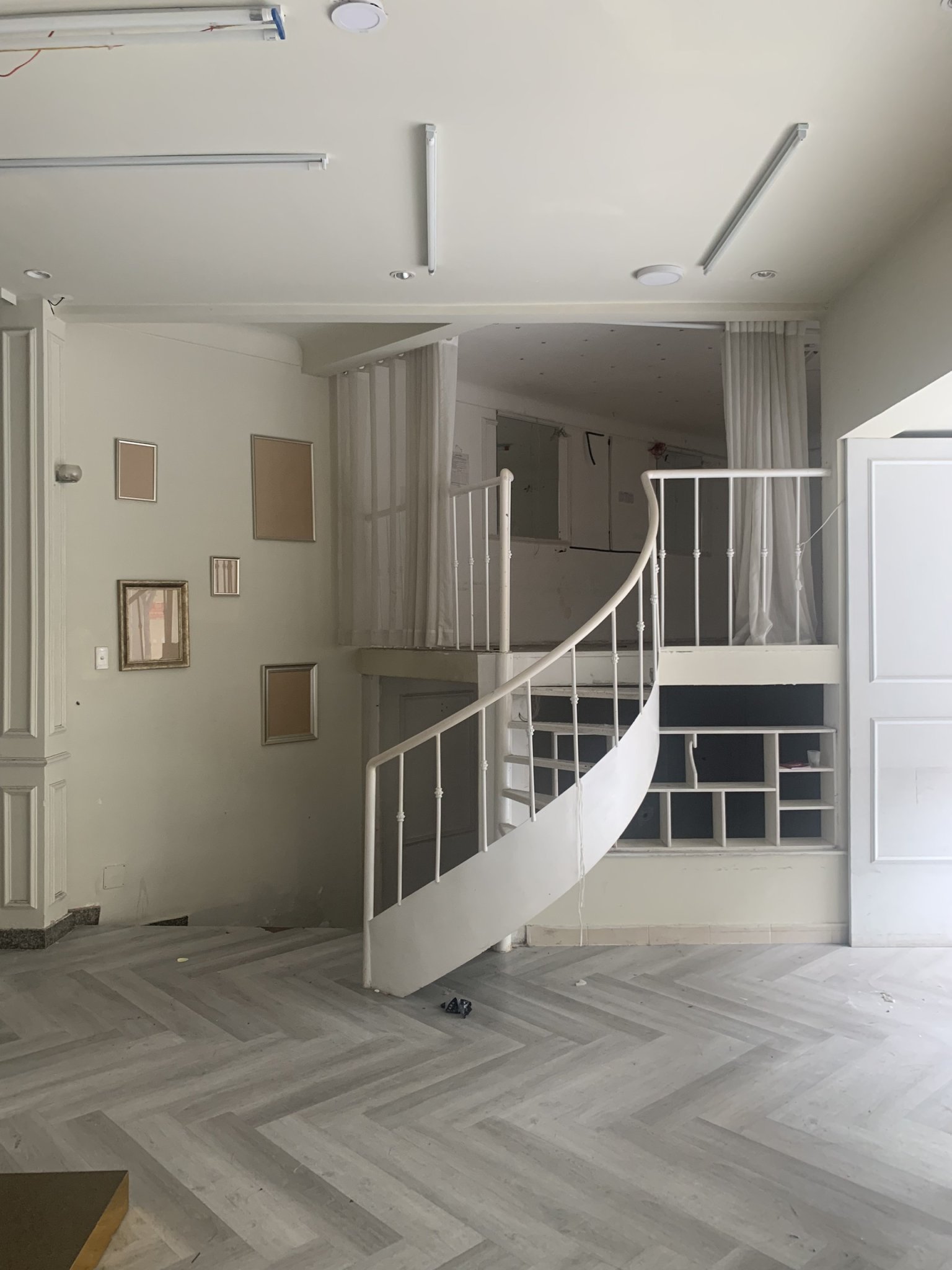 Cho Thuê Mặt Bằng Ngang 12m Đường Huỳnh Thúc Kháng Quận 1