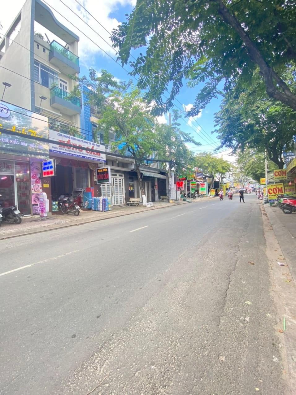 Bán nhà mặt tiền đường gò xoài, 4 tầng, nhựa 20m, 80m2 chỉ 10.5 tỷ, con đường kinh doanh sầm uất