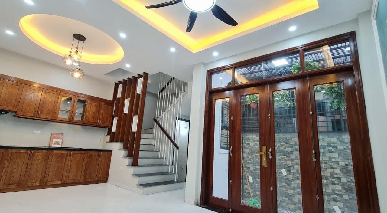 BÁN NHÀ GẦN TRƯỜNG THPT MAI HẮC ĐẾ. QUẬN HOÀNG MAI, NỘI THẤT VIP. CÁCH MẶT PHỐ 10M. NHÀ MỚI DT 37,5M2X4MT