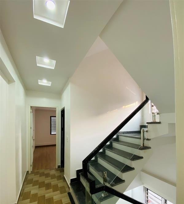 Bán nhà mới tinh lô góc 2 mặt thoáng 4 tầng GIÁ 3.25 tỉ ngay mặt đường Miếu Hai Xã