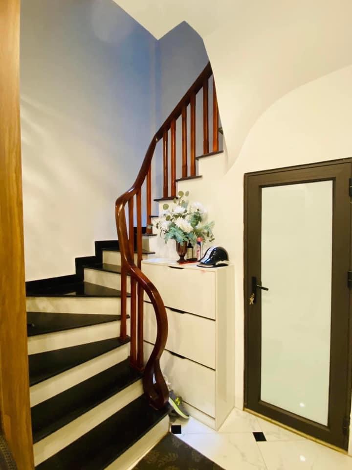 BÁN NHÀ GẦN HỒ ĐỀN LỪ TRUNG TÂM QUẬN HOÀNG MAI, 30M2X4.6MT, 5 TẦNG GIÁ 4.1 TỶ, LÔ GÓC, Ô TÔ.