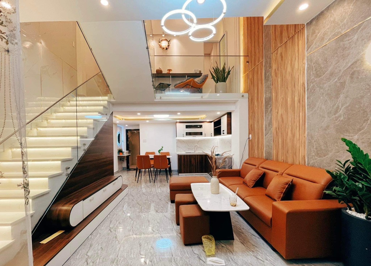 NHÀ ĐEP 2 TẦNG 2 MK FULL NỘI THẤT ĐẸP DỌN VÀO Ở NGAY SÁT ĐƯỜNG ĐỖ QUANG