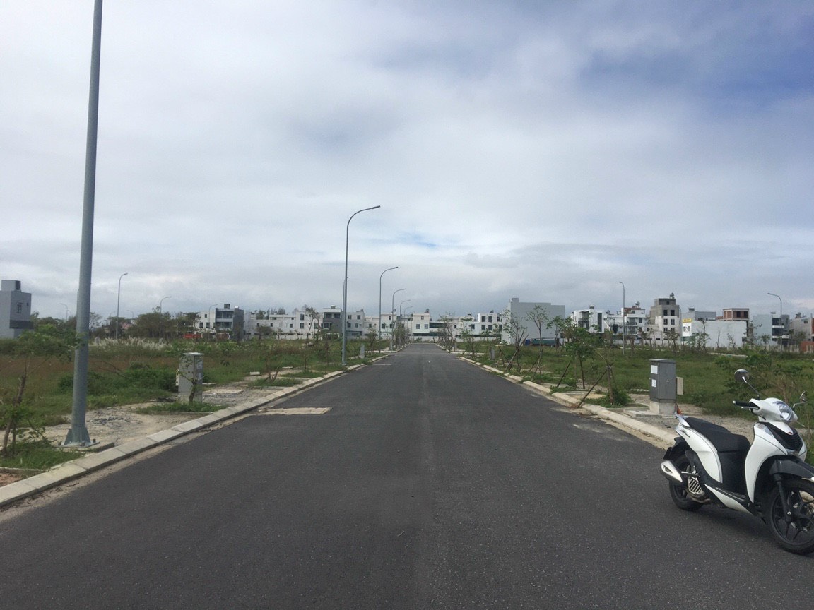 Bán lô kẹp vệt cây xanh FPT Đà Nẵng