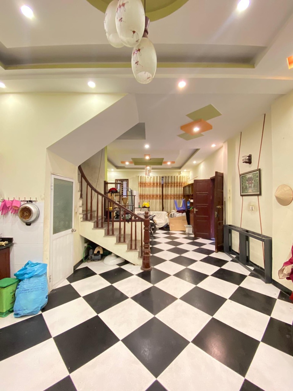 Bán nhà gần Công Viên Cầu Giấy 40m2, 4 tầng, 4 ngủ, nhà đẹp về ở luôn. Nhỉnh 4 tỷ. ẢNH THẬT