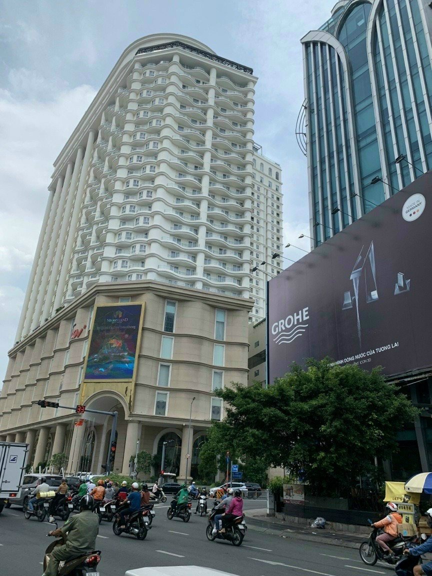 Bán tòa nhà CHDV đường Trần Quang Diệu, P.13, Q.3, Dt: 10,2x32m,332,9m2, Hầm, 8 tầng, 125 Tỷ.